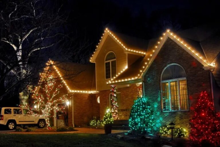 home with professional christmas lighting instalalation