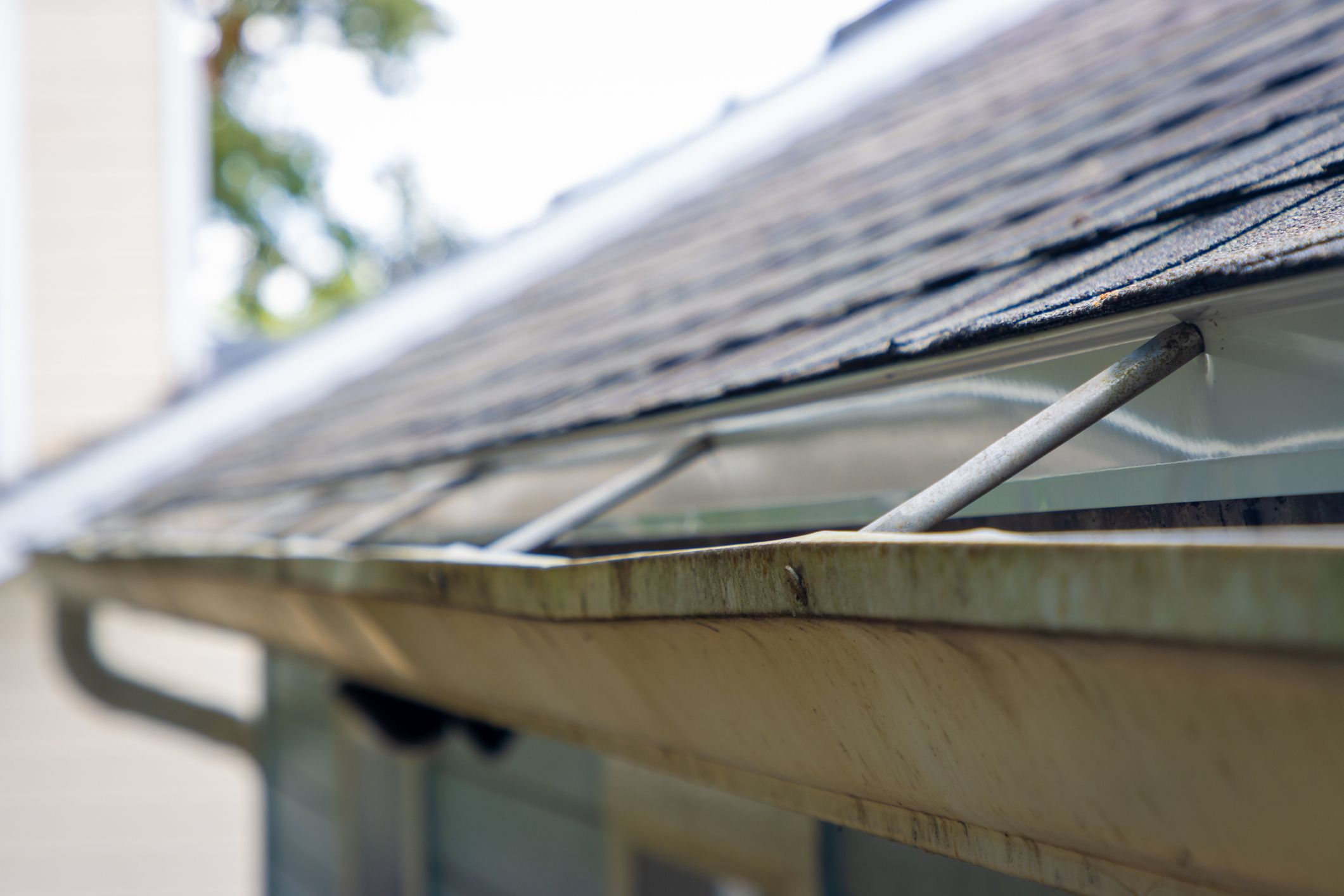 sagging gutters